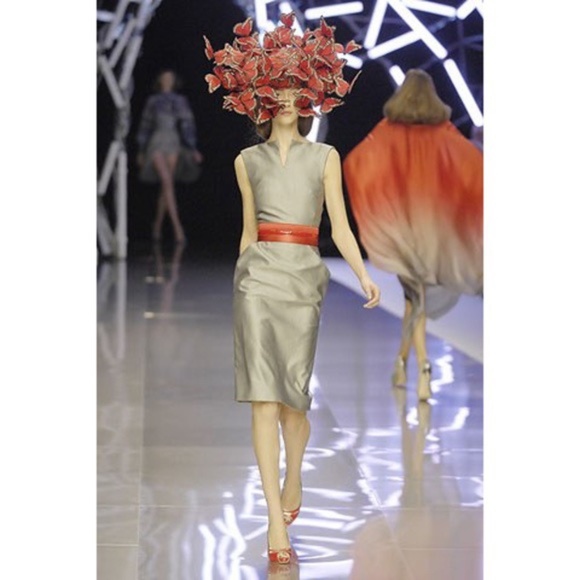 Alexander McQueen Dresses & Skirts - Alexander McQueen Spring 2008 Runway Look 6 Grey Dress w/ Red Patent Belt